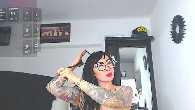 Snapshot of Vicky_hotmilf chatting on 04-15-26, 11:28 Vicky hotmilf online show from 04-15-26, 11:28
