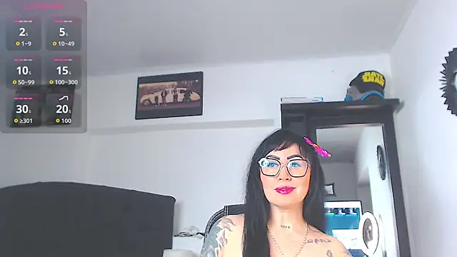 Snapshot of Vicky_hotmilf chatting on 04-20-26, 11:13 Vicky hotmilf online show from 04-20-26, 11:13