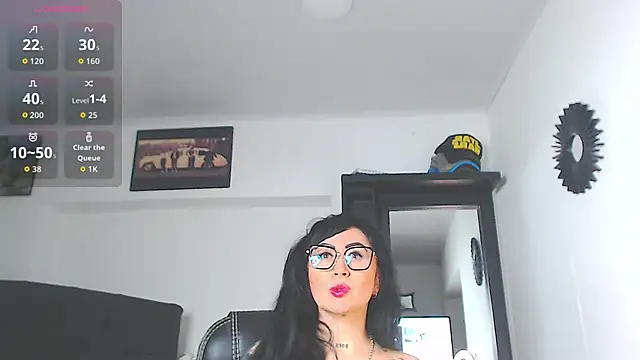Snapshot of Vicky_hotmilf chatting on 04-21-26, 10:32 Vicky hotmilf online show from 04-21-26, 10:32