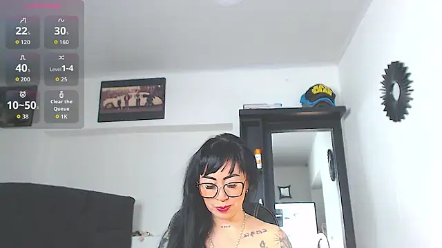 Snapshot of Vicky_hotmilf chatting on 04-28-26, 11:15 Vicky hotmilf online show from 04-28-26, 11:15