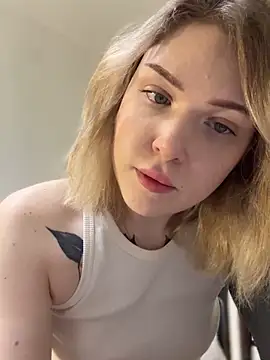 Snapshot of elliss_ chatting on 10-24-25, 03:08 elliss online show from 10-24-25, 03:08