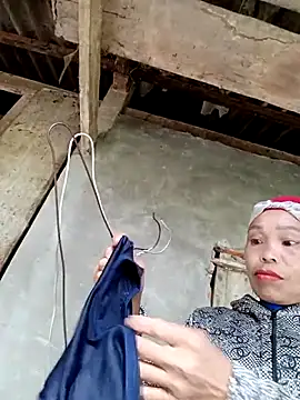 Snapshot of kihi-yo chatting on 10-25-25, 01:57 kihi-yo online show from 10-25-25, 01:57