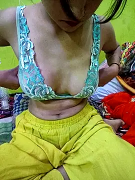 Snapshot of RUCHI__ chatting on 10-29-25, 04:04 RUCHI online show from 10-29-25, 04:04