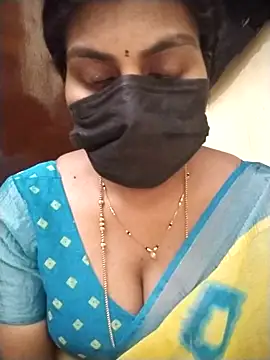 Snapshot of Nithiila chatting on 04-07-26, 01:22 Nithiila online show from 04-07-26, 01:22