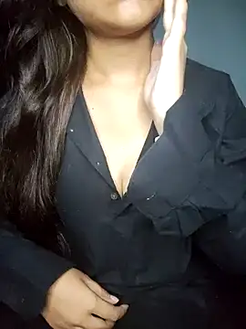 Snapshot of queen_visakha chatting on 09-18-25, 05:42 queen visakha online show from 09-18-25, 05:42