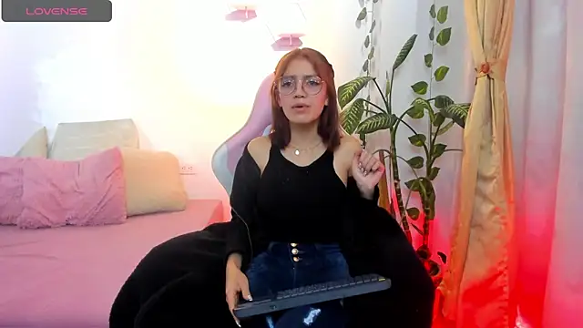 Jade22   online show from 09-13-25, 01:00