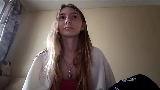 Snapshot of Nymera_flare chatting on 10-21-25, 06:14 Nymera flare online show from 10-21-25, 06:14