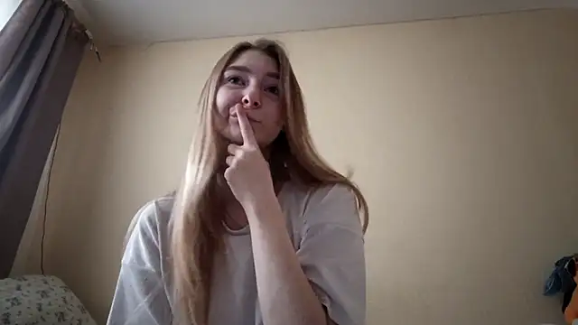 Snapshot of Nymera_flare chatting on 11-03-25, 06:36 Nymera flare online show from 11-03-25, 06:36