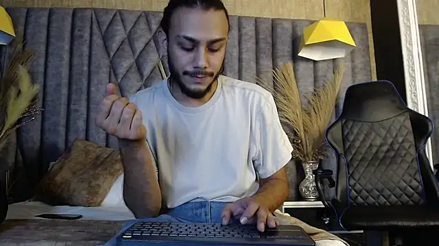 Boss Domiinator online show from 10-06-25, 03:04