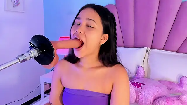 emma clarke  online show from 10-04-25, 03:48