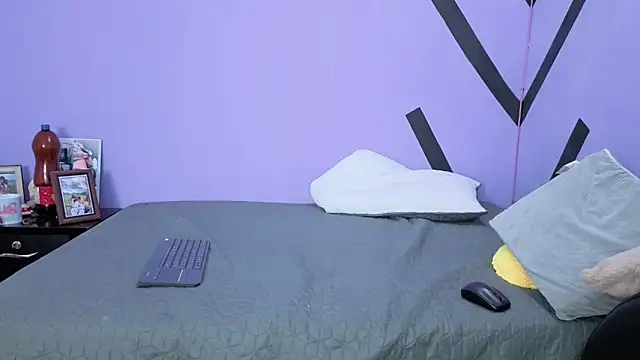 Snapshot of 666SweetAndSpicy chatting on 10-08-25, 09:45 666SweetAndSpicy online show from 10-08-25, 09:45