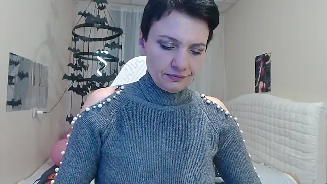 AvaSaturnian online show from 10-13-25, 12:16