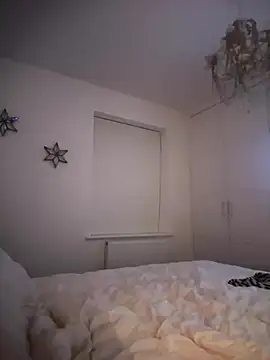 Snapshot of Remirosee chatting on 10-15-25, 09:15 Remirosee online show from 10-15-25, 09:15