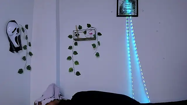 Michluxe 69 online show from 11-13-25, 10:52