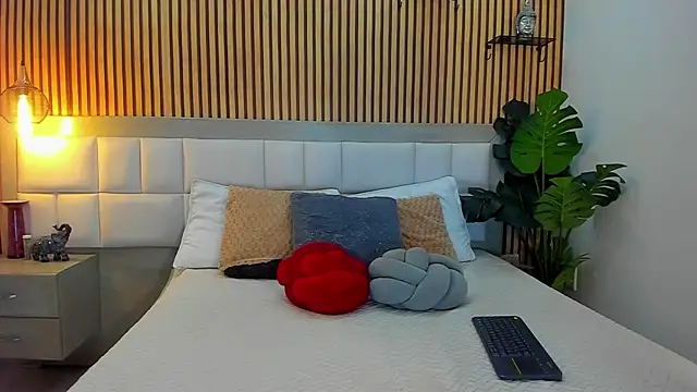 Roseaurora online show from 11-15-25, 12:45