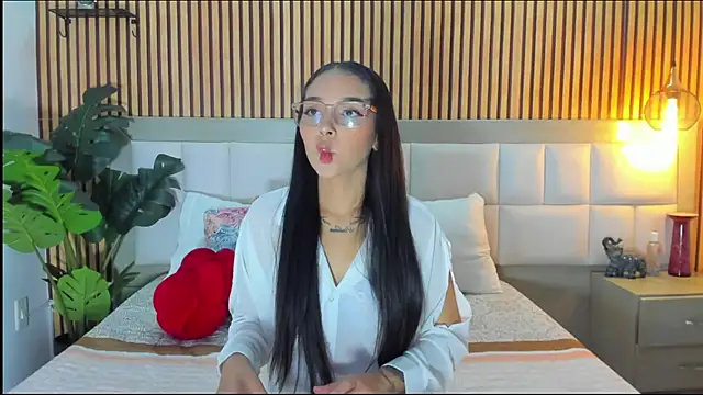 Roseaurora online show from 02-21-26, 12:39