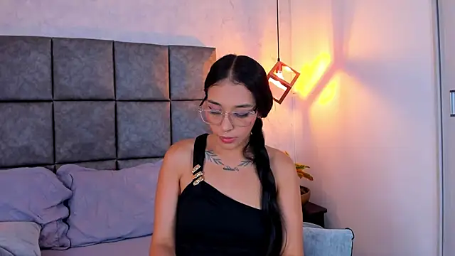 Roseaurora online show from 05-11-26, 04:04