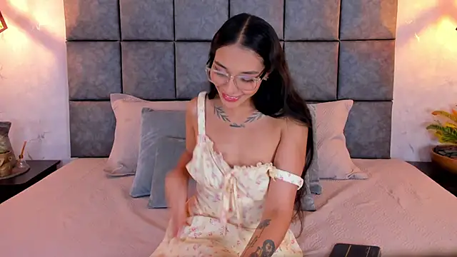 Roseaurora online show from 05-21-26, 11:50