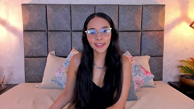 Roseaurora online show from 05-23-26, 11:03