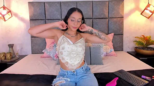 Roseaurora online show from 06-09-26, 10:49