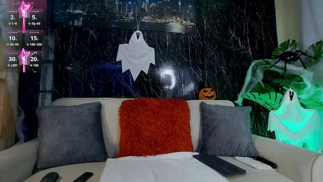 Snapshot of Emily_Foxx01 chatting on 10-21-25, 10:21 Emily Foxx01 online show from 10-21-25, 10:21