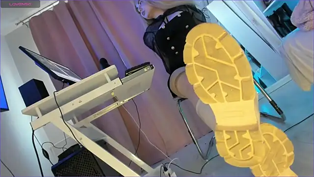 CruelSiren online show from 10-11-25, 05:28