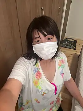 Snapshot of hanachan_001 chatting on 10-22-25, 06:24 hanachan 001 online show from 10-22-25, 06:24