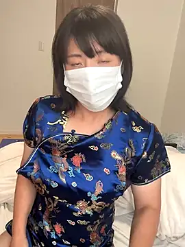 Snapshot of hanachan_001 chatting on 10-29-25, 05:53 hanachan 001 online show from 10-29-25, 05:53