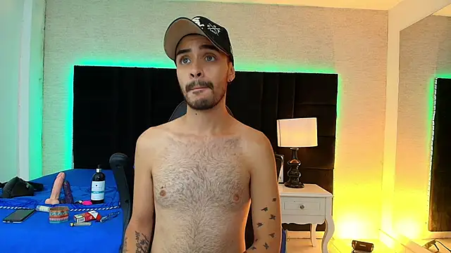 Snapshot of HairyDiamond_ chatting on 09-17-25, 03:24 HairyDiamond online show from 09-17-25, 03:24
