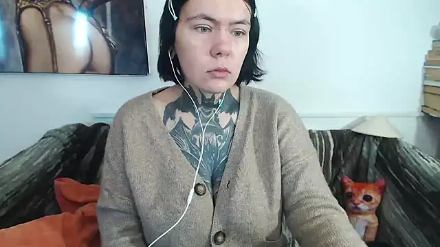 Snapshot of The_ICE_woman chatting on 09-19-25, 02:57 The ICE woman online show from 09-19-25, 02:57