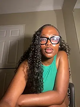 Snapshot of Moonzy77 chatting on 10-02-25, 09:22 Moonzy77 online show from 10-02-25, 09:22