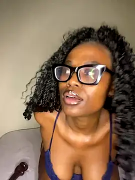 Snapshot of Moonzy77 chatting on 10-07-25, 09:12 Moonzy77 online show from 10-07-25, 09:12