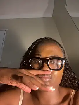 Snapshot of Moonzy77 chatting on 10-17-25, 12:58 Moonzy77 online show from 10-17-25, 12:58