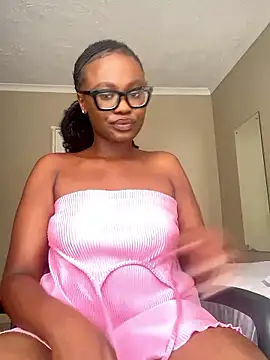 Snapshot of Moonzy77 chatting on 10-18-25, 01:45 Moonzy77 online show from 10-18-25, 01:45