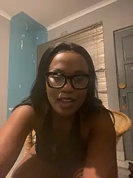 Snapshot of Moonzy77 chatting on 10-29-25, 07:48 Moonzy77 online show from 10-29-25, 07:48