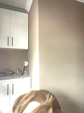 Snapshot of Moonzy77 chatting on 11-05-25, 01:22 Moonzy77 online show from 11-05-25, 01:22