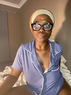 Snapshot of Moonzy77 chatting on 11-07-25, 01:16 Moonzy77 online show from 11-07-25, 01:16