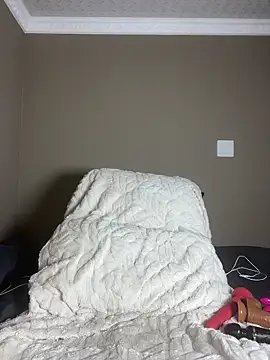 Snapshot of Moonzy77 chatting on 12-18-25, 12:11 Moonzy77 online show from 12-18-25, 12:11