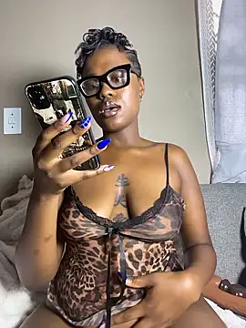 Snapshot of Moonzy77 chatting on 01-10-26, 12:51 Moonzy77 online show from 01-10-26, 12:51