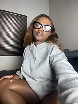 Snapshot of Moonzy77 chatting on 02-15-26, 09:11 Moonzy77 online show from 02-15-26, 09:11