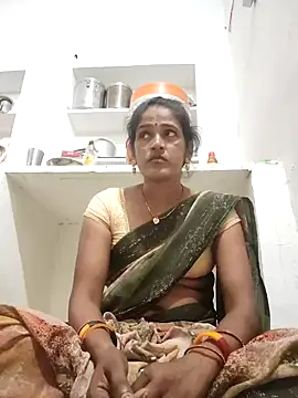 Snapshot of Nillohot chatting on 10-04-25, 11:30 Nillohot online show from 10-04-25, 11:30