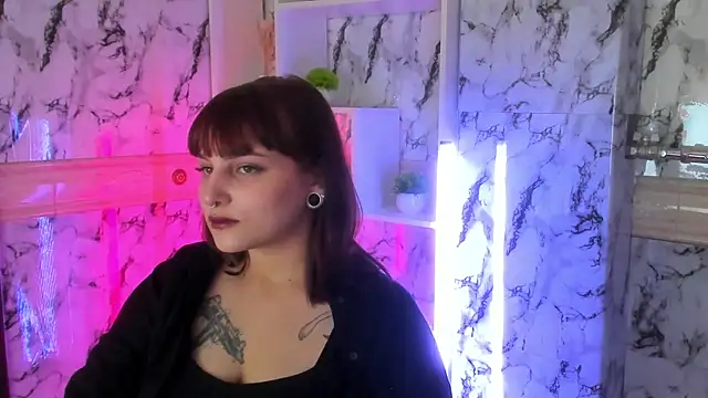 Snapshot of LeslieThomass chatting on 10-14-25, 03:18 LeslieThomass online show from 10-14-25, 03:18