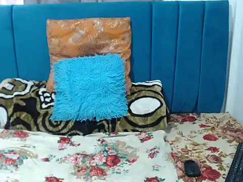 SweetSlenderChoc online show from 01-06-26, 06:28