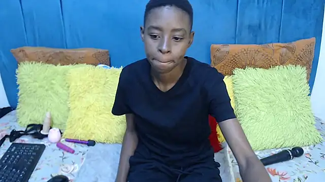 Snapshot of SweetSlenderChoc chatting on 07-20-26, 04:20 SweetSlenderChoc online show from 07-20-26, 04:20