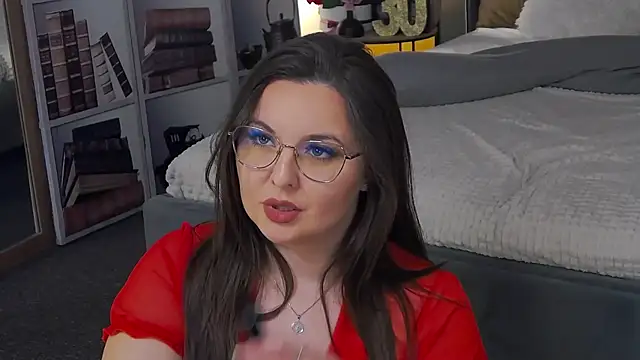 Mia Swano online show from 12-22-25, 12:40