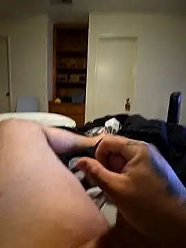 Snapshot of Kwillie chatting on 11-04-25, 03:27 Kwillie online show from 11-04-25, 03:27