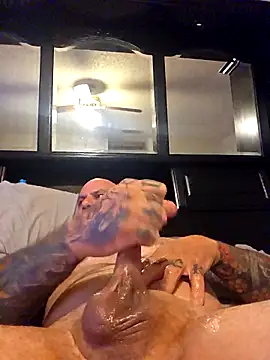 Kwillie online show from 04-25-26, 02:58