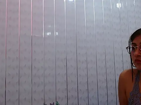 Snapshot of Emiily_Johamson chatting on 09-19-25, 02:24 Emiily Johamson online show from 09-19-25, 02:24