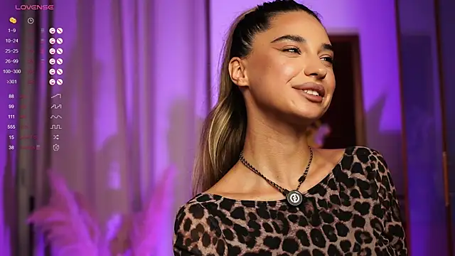 ItalianGirl online show from 09-18-25, 07:49