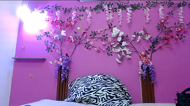 skinnysofia18 online show from 04-30-26, 01:39